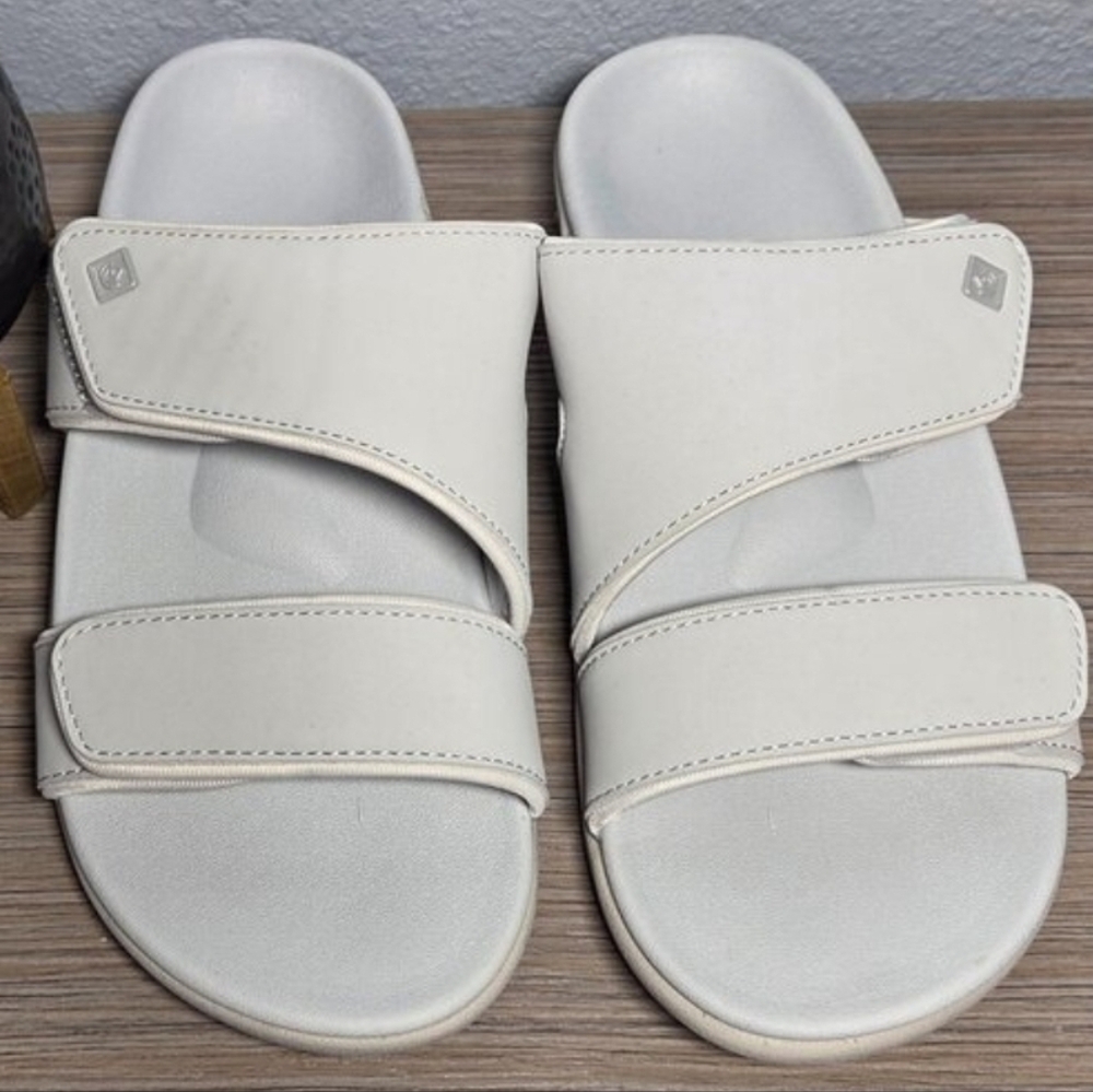 NEW!!! Spenco Kholo Nuevo Glacier Gray Adjustable Slide Sandals – Size: 7.5